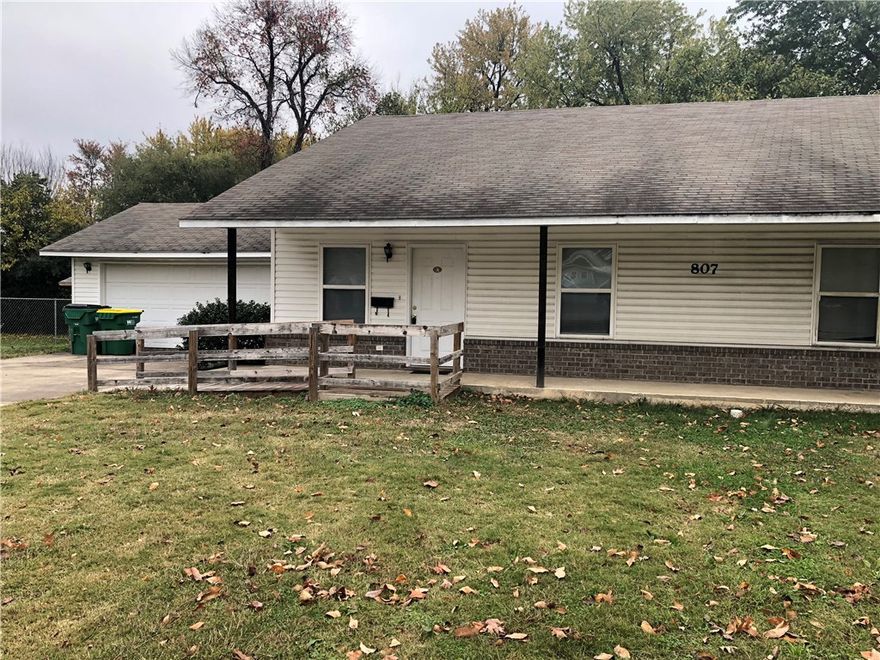 Spacious 3-bedroom, 2 full bath duplex in Springdale near Northwest Regional Hospital, schools, parks, and downtown Springdale dining and shopping. Galley-style kitchen features abundant wood cabinetry with plenty of cabinets & drawers and includes electric range and dishwasher for the home chef. Luxury vinyl plank flooring in kitchen and living room. Large open living room with ceiling fan. Washer and dryer hookups only. Carpet in all three bedrooms. Split floor plan offers added privacy. Convenient ramp to front entrance. Two-car garage. Duplex is situated on a large corner lot.