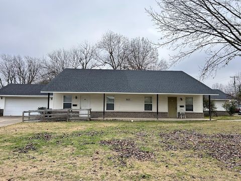 Photo of 807 Maple Drive A #A, Springdale, AR 72764 (MLS # 1330180)
