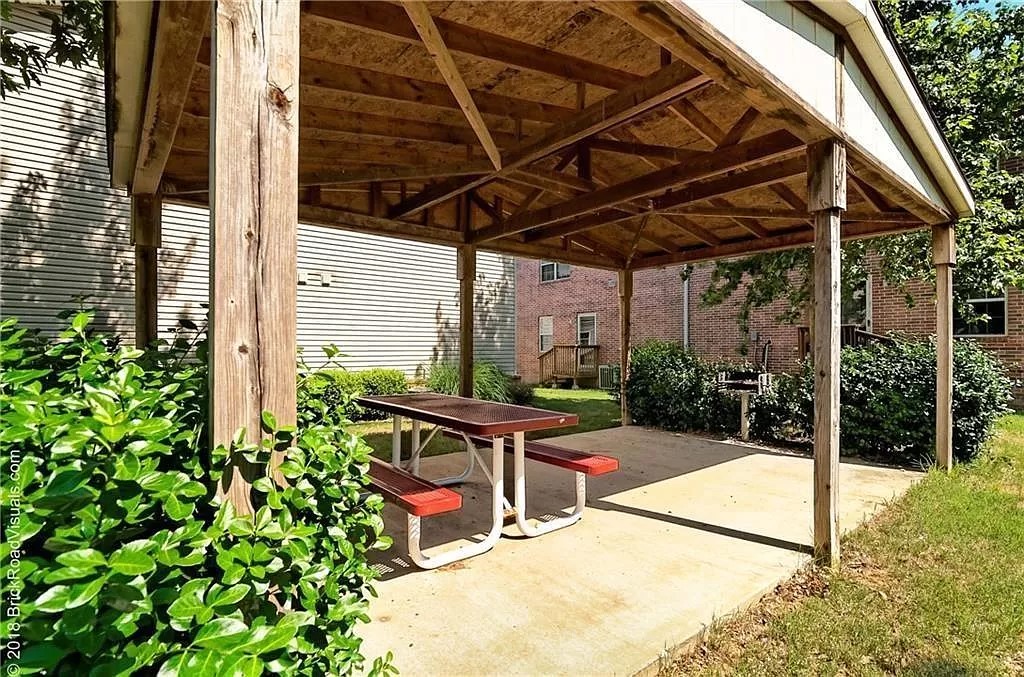 Rock On Razorback Condos Hpr - Residential Income