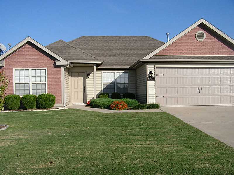 Stunning Summerlin Home offering split floor plan! Trey ceiling in Great Room & Master Bedroom. Spacious eat in kitchen with pantry & door directly to patio. Master Suite with walk in closet. His & hers sinks highlight Master Bath. Two additional,bedrooms convenient to another full bath. Tile flooring at all entrances to the home. Walk in closets, linen & coat closet! Professionally landscaped & privacy fenced. Gas line at patio for grilling! Keyless entry & floored attic space for storage!