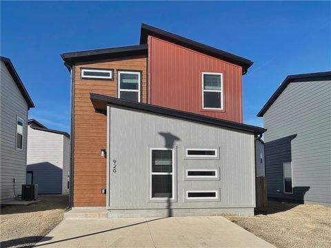 Photo of 920 States Avenue, Bentonville, AR 72713 (MLS # 1335249)