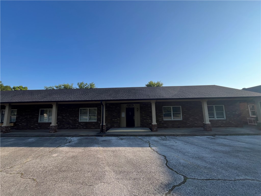 3-16-30 FAYETTEVILLE OUTLOTS - Commercial Lease
