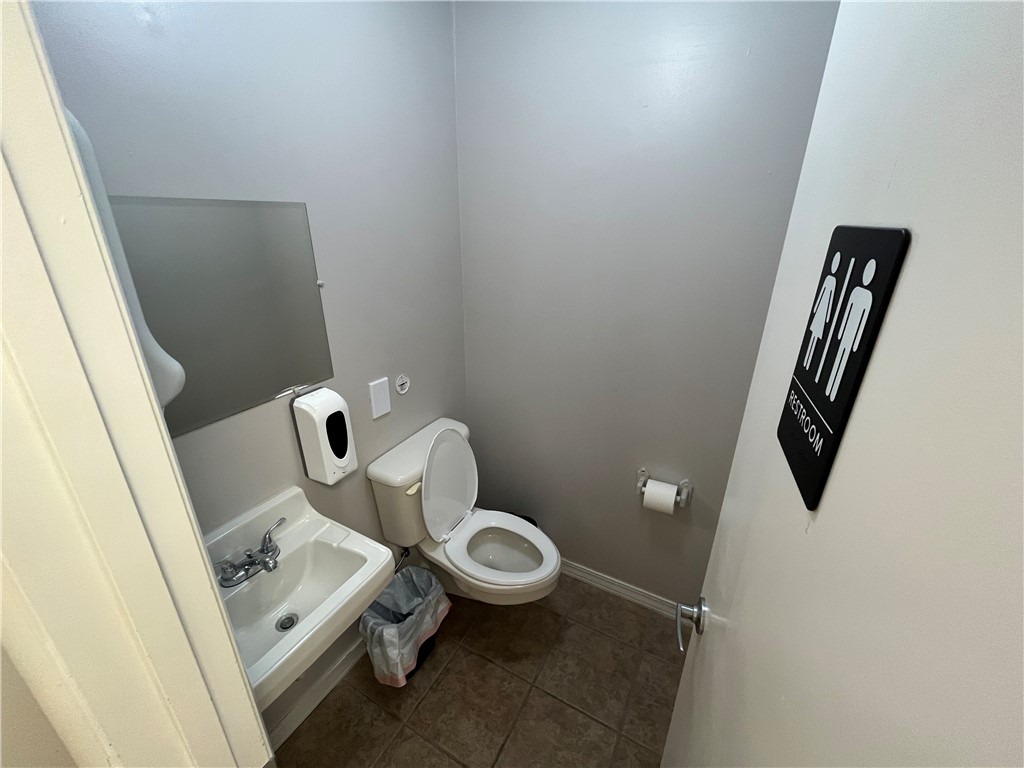 3-16-30 FAYETTEVILLE OUTLOTS - Commercial Lease