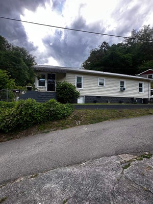302 9TH ST, LOGAN, WV 25601 - Image f17ec704aac2bc5b89ca10bb63c3bb40/325969011
