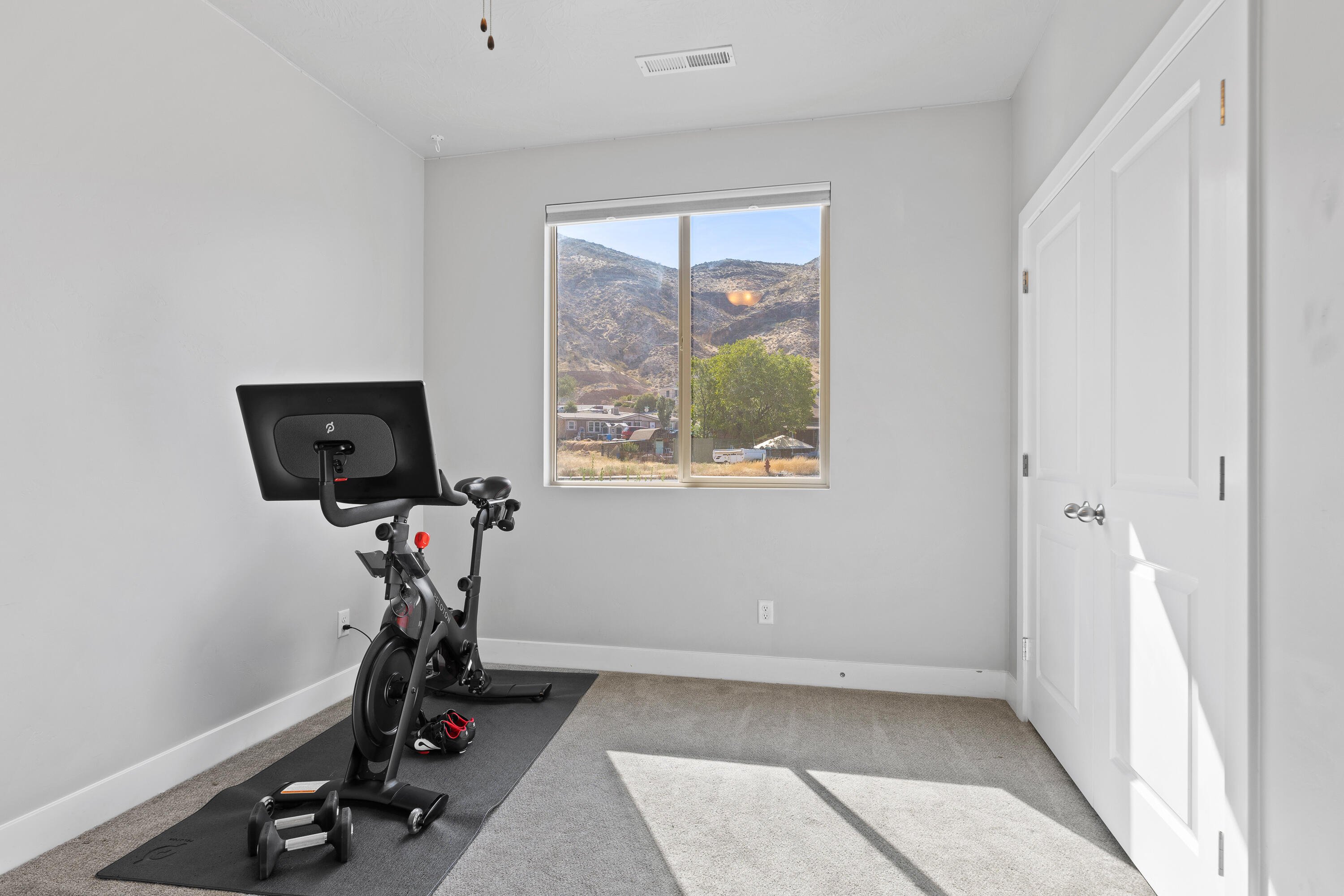 FREEDOM CIRCLE - Residential