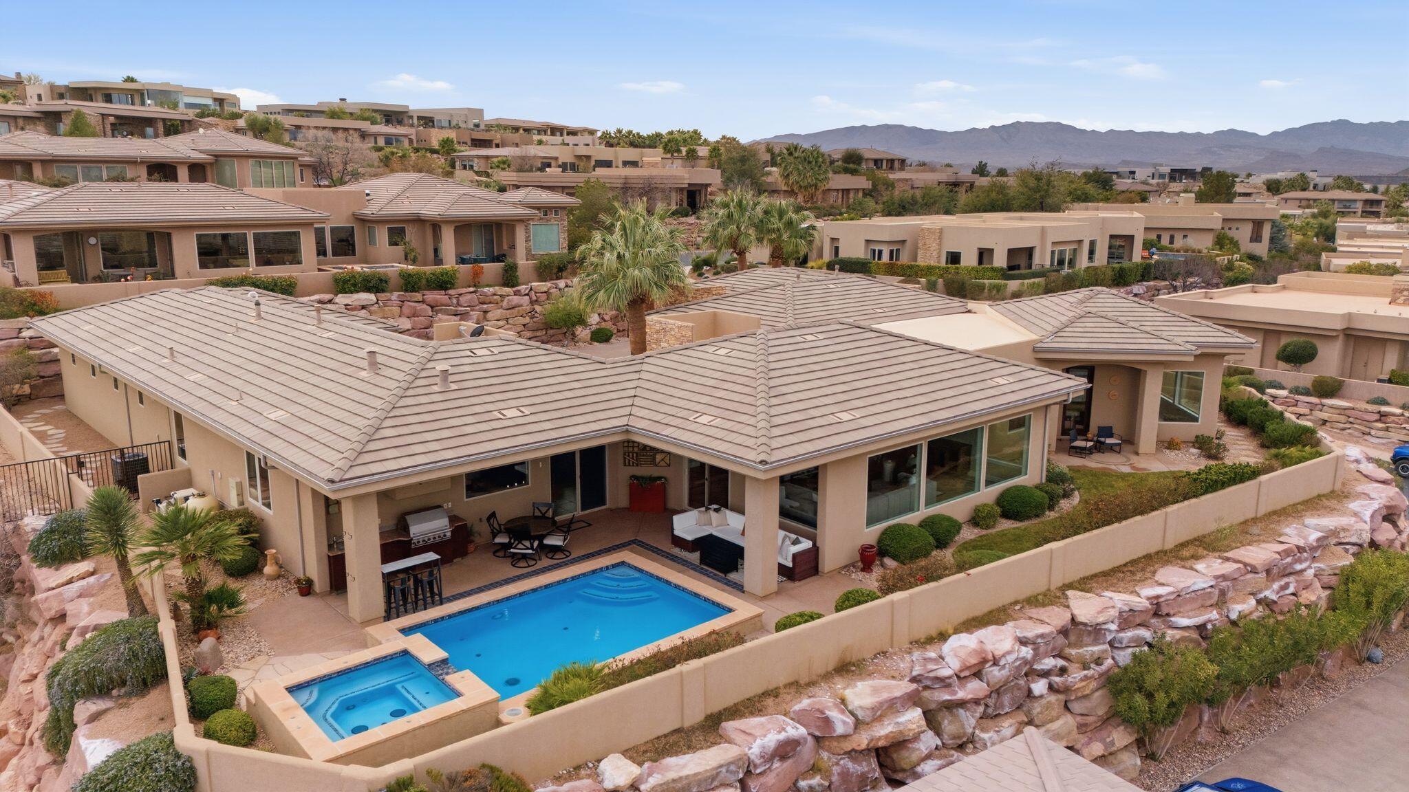 STONE CLIFF - Residential