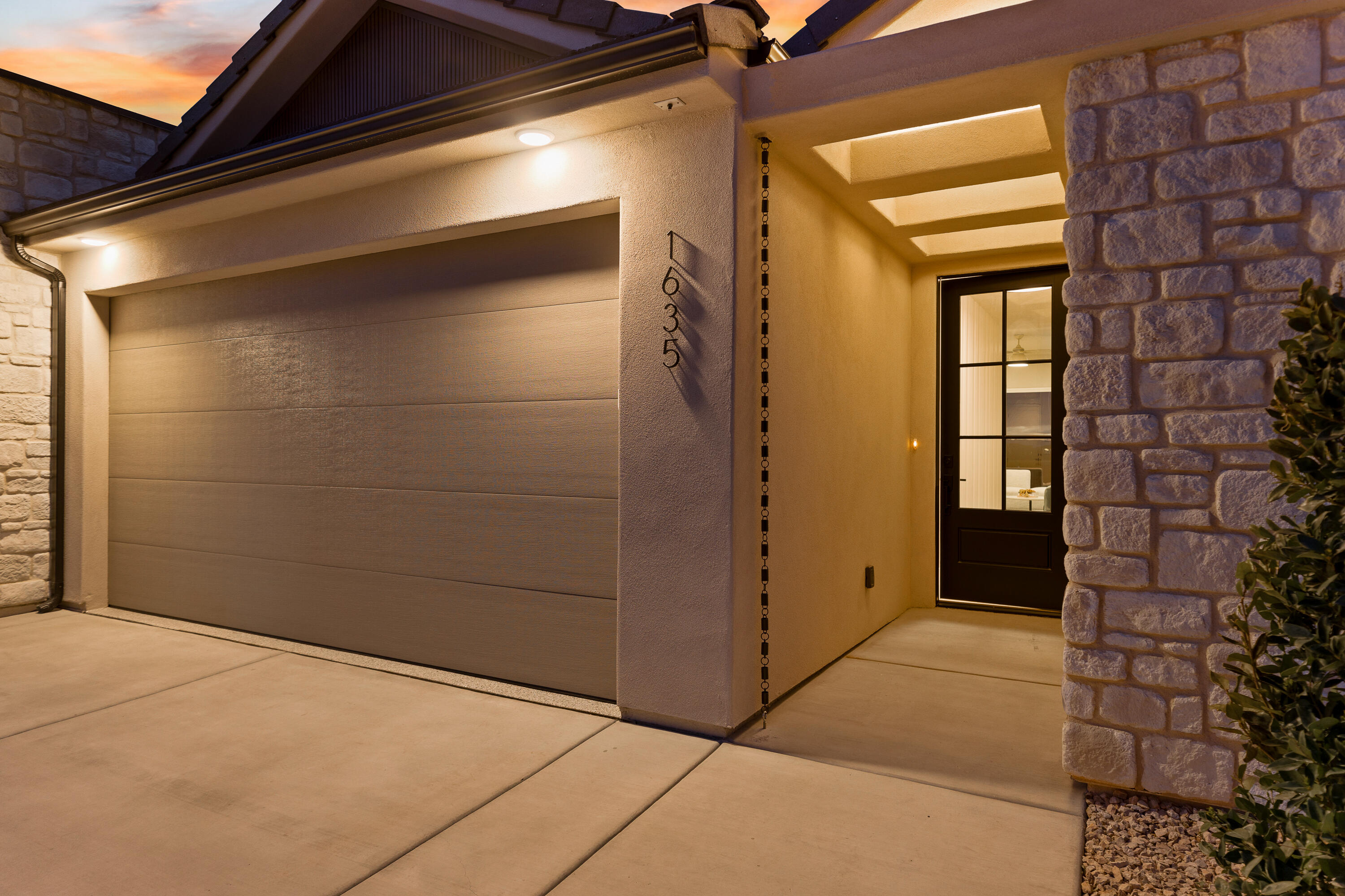 PAINTED SANDS - Residential