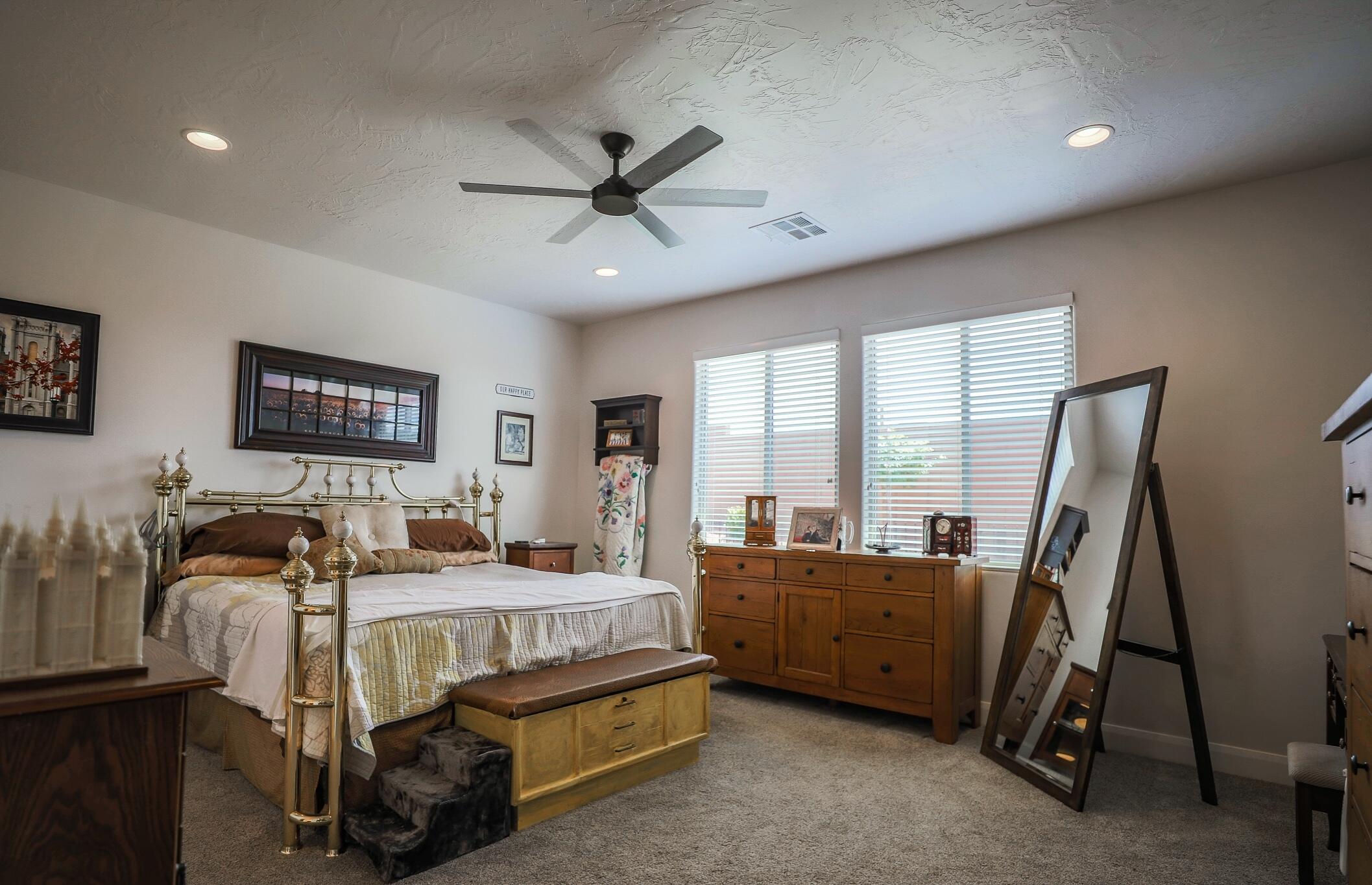 WARNER GATEWAY - Residential