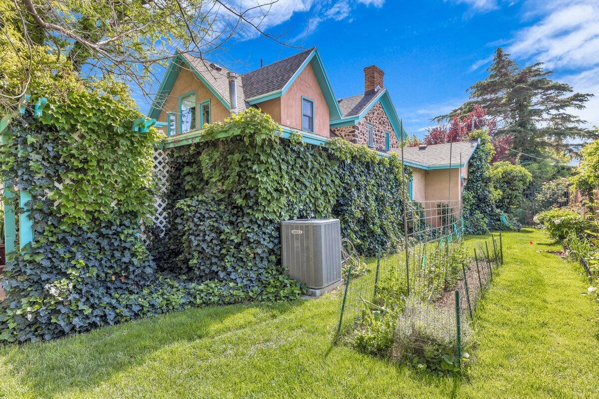 TOQUERVILLE TOWNSITE - Residential