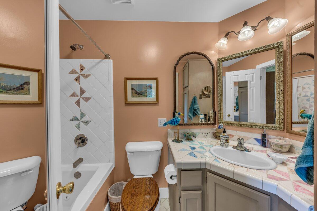 TOQUERVILLE TOWNSITE - Residential