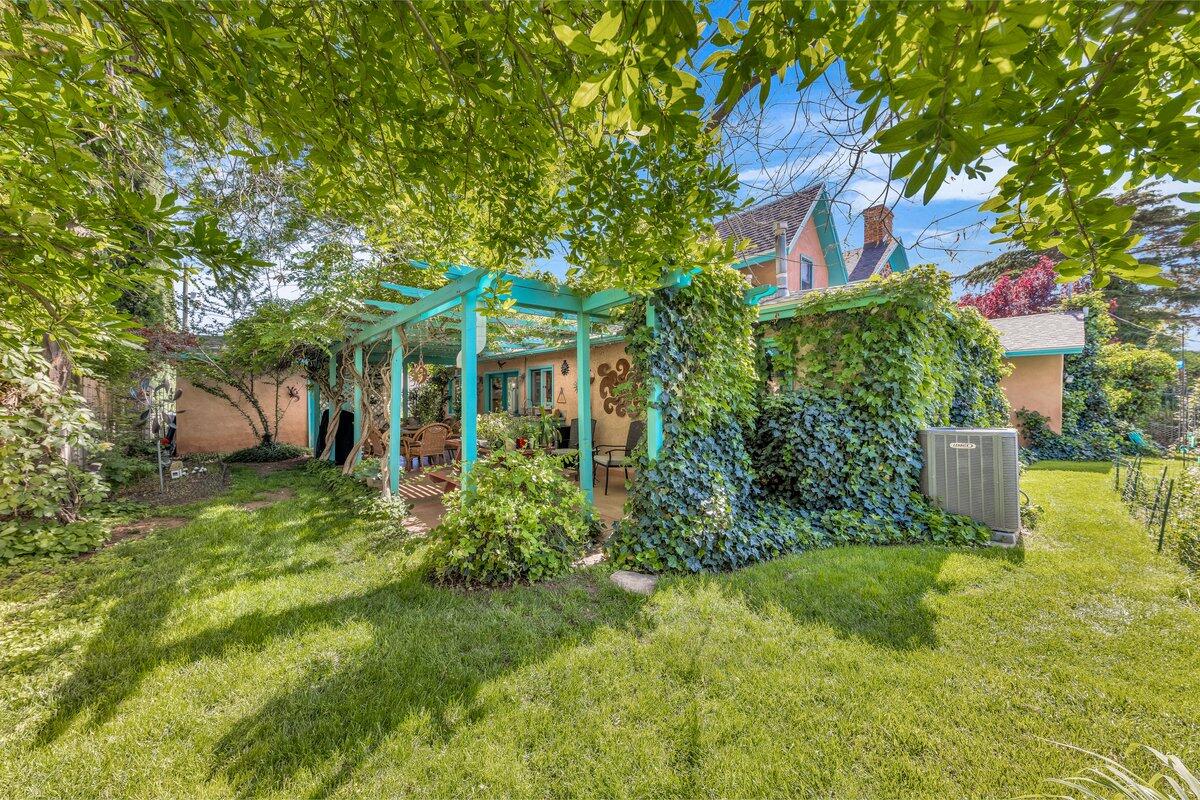 TOQUERVILLE TOWNSITE - Residential