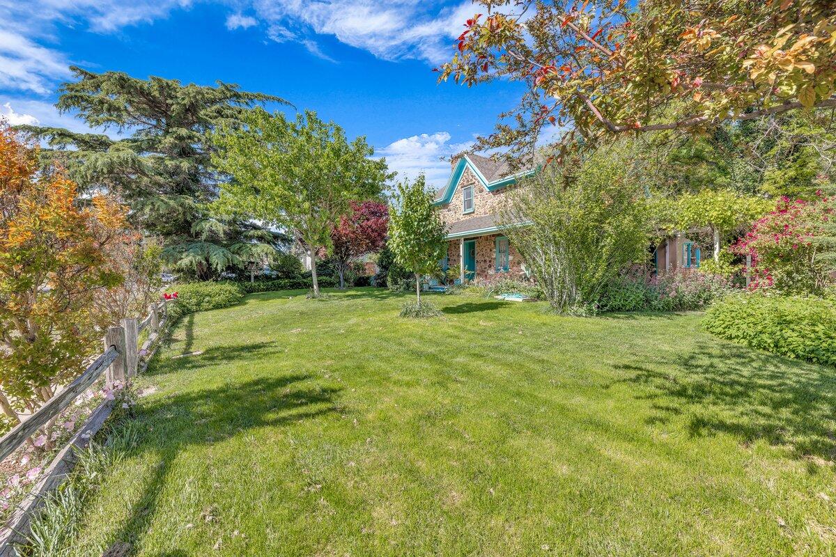 TOQUERVILLE TOWNSITE - Residential