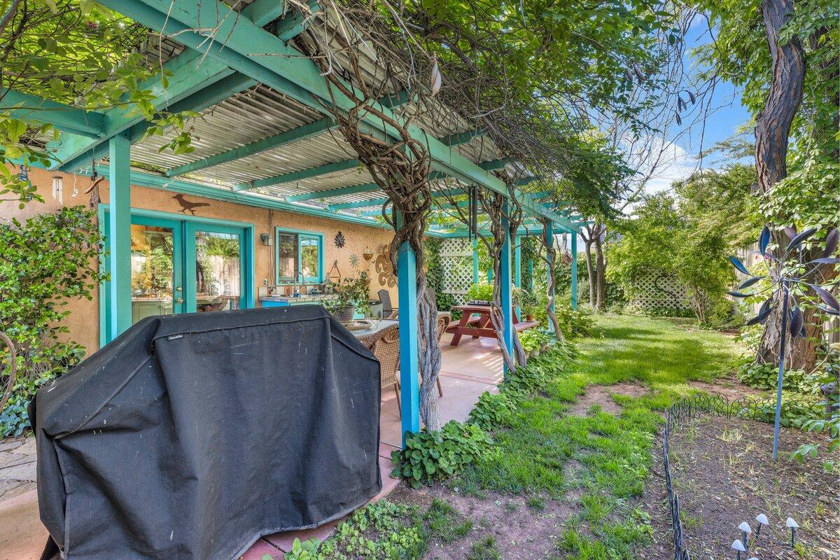 TOQUERVILLE TOWNSITE - Residential