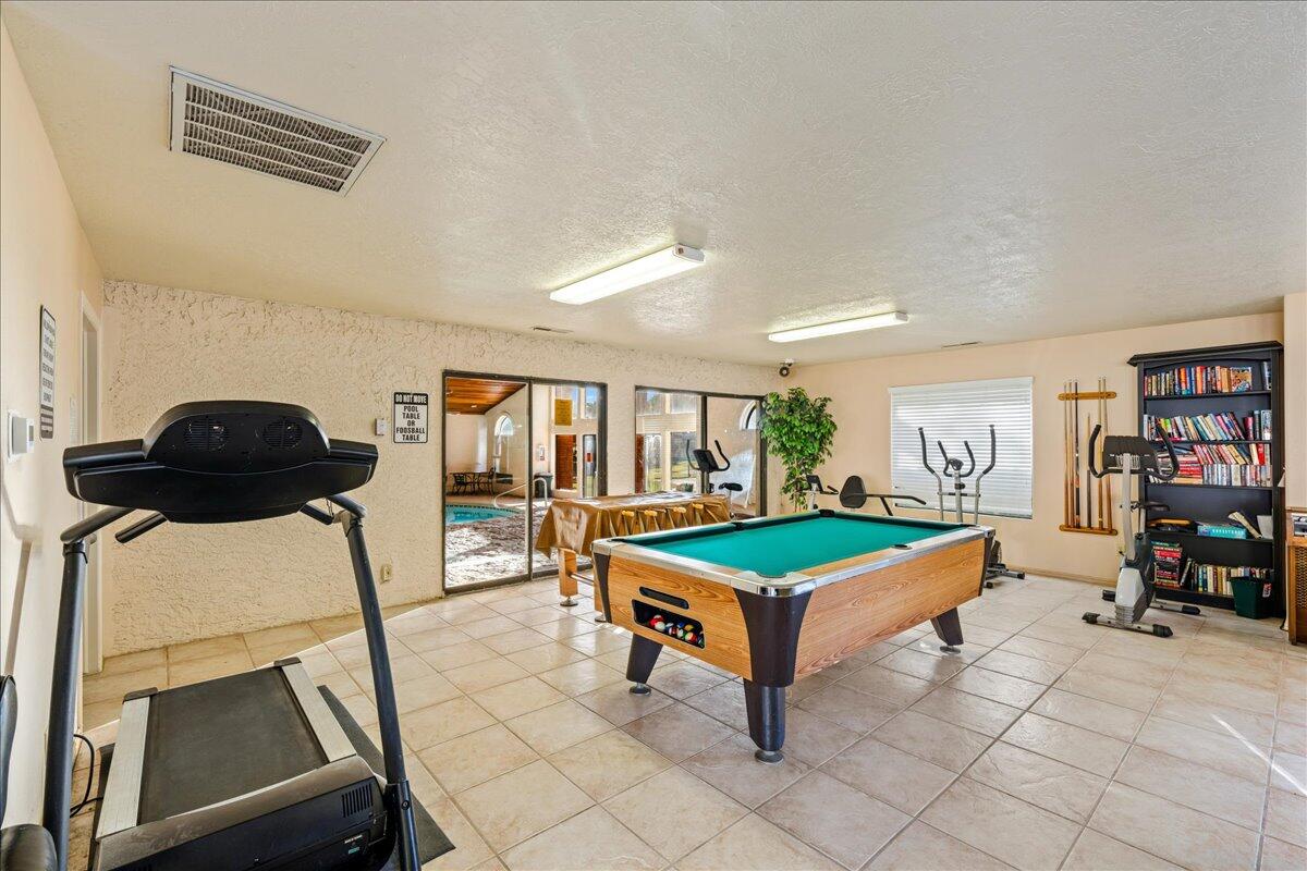 WILLOW RUN RESORT CONDOS - Residential