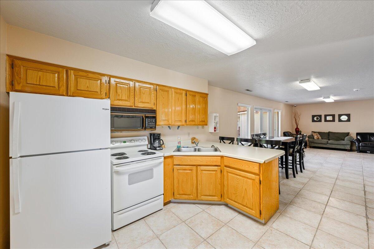 WILLOW RUN RESORT CONDOS - Residential