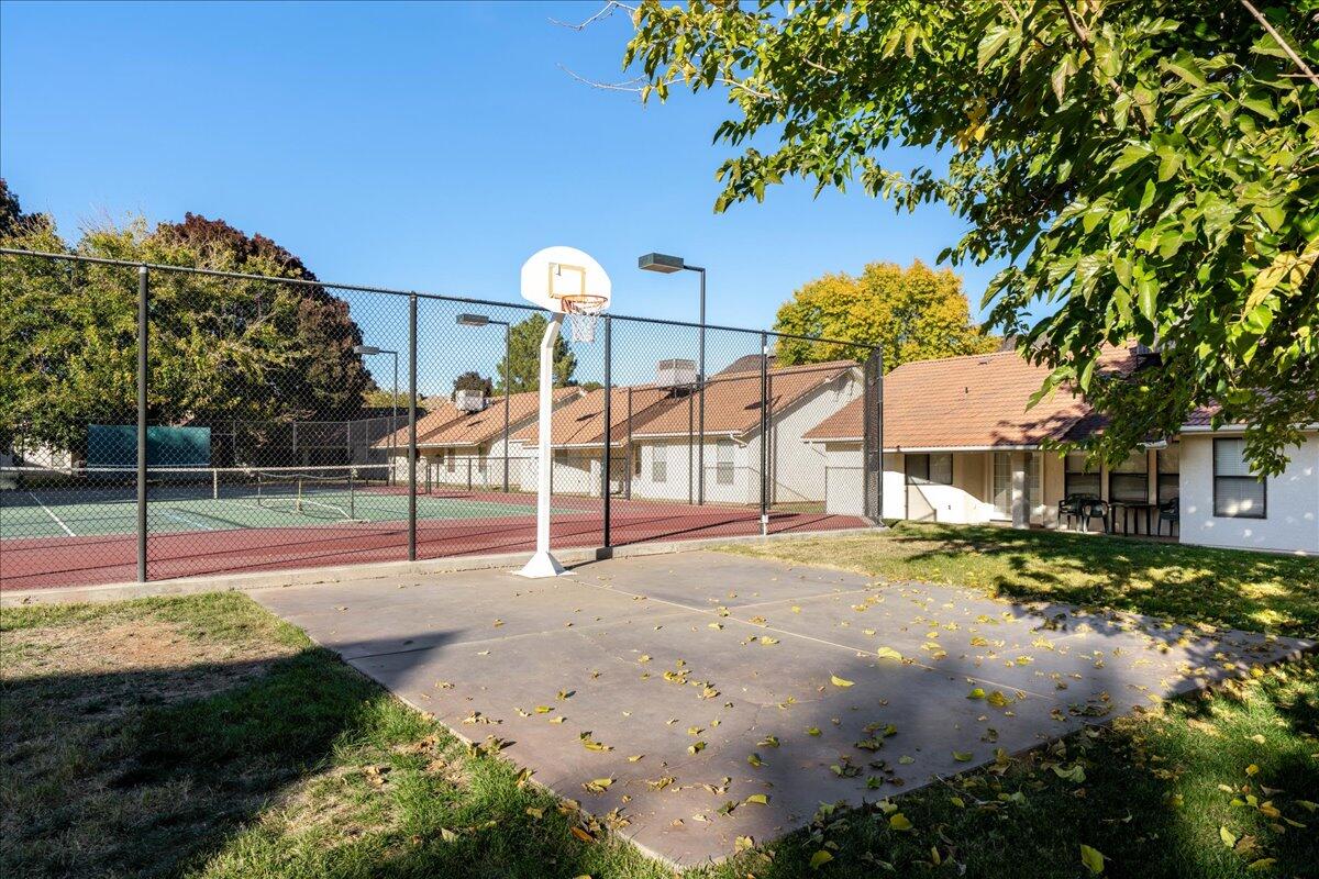 WILLOW RUN RESORT CONDOS - Residential