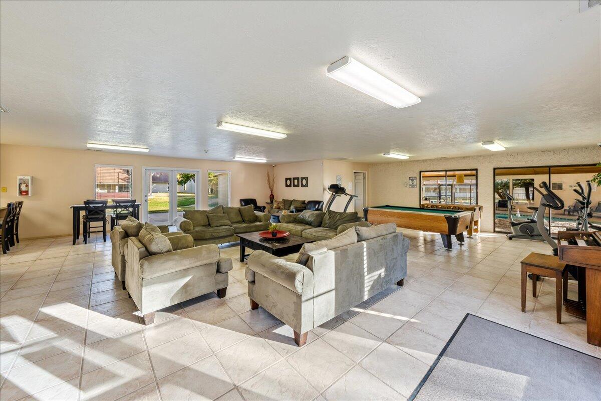 WILLOW RUN RESORT CONDOS - Residential