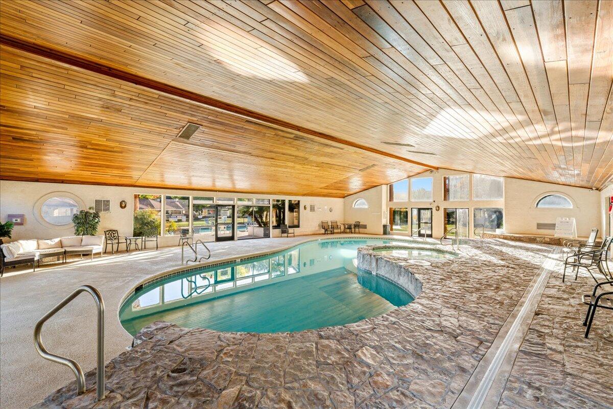 WILLOW RUN RESORT CONDOS - Residential