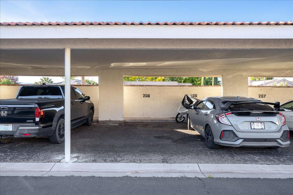 WILLOW RUN RESORT CONDOS - Residential