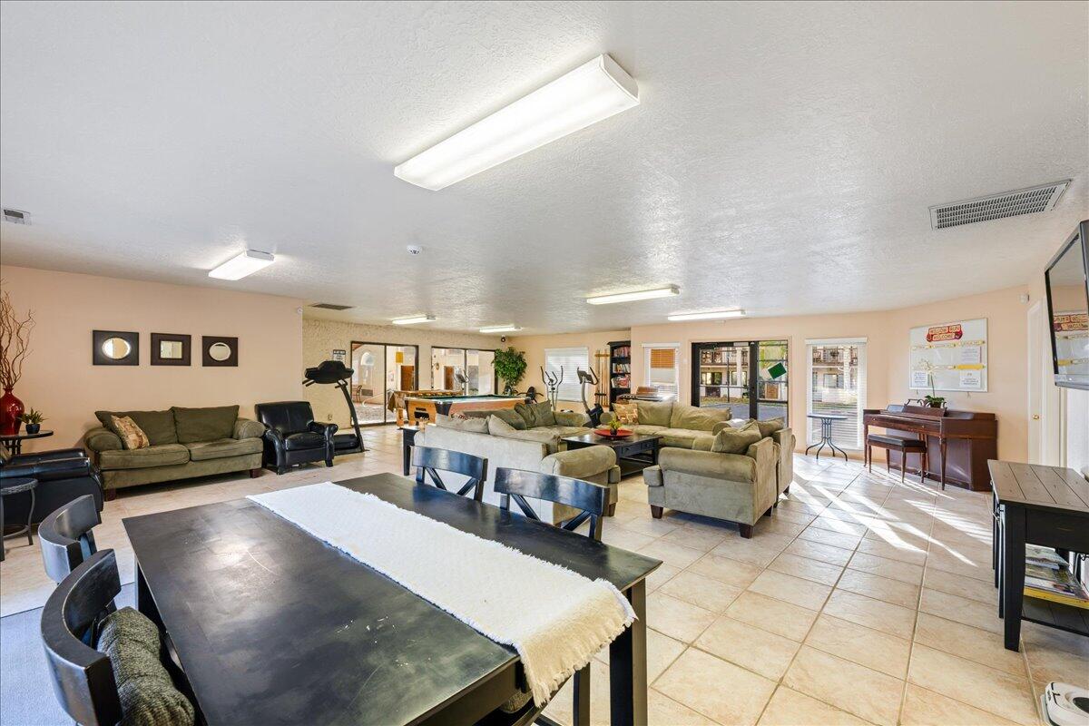 WILLOW RUN RESORT CONDOS - Residential