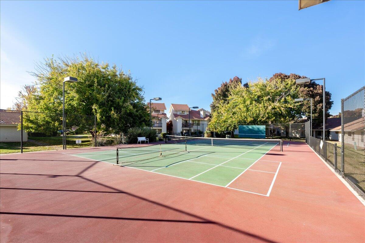 WILLOW RUN RESORT CONDOS - Residential