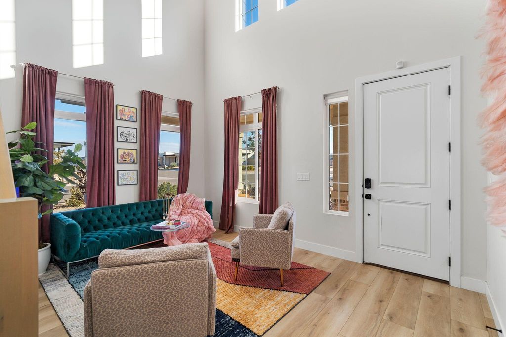 Photo of 772 W RUST BLUFF DR, Saint George, UT 84790 (MLS # 25-266821)