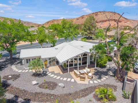 Photo of 1359 NELSON CIR, Saint George, UT 84790 (MLS # 26-271799)