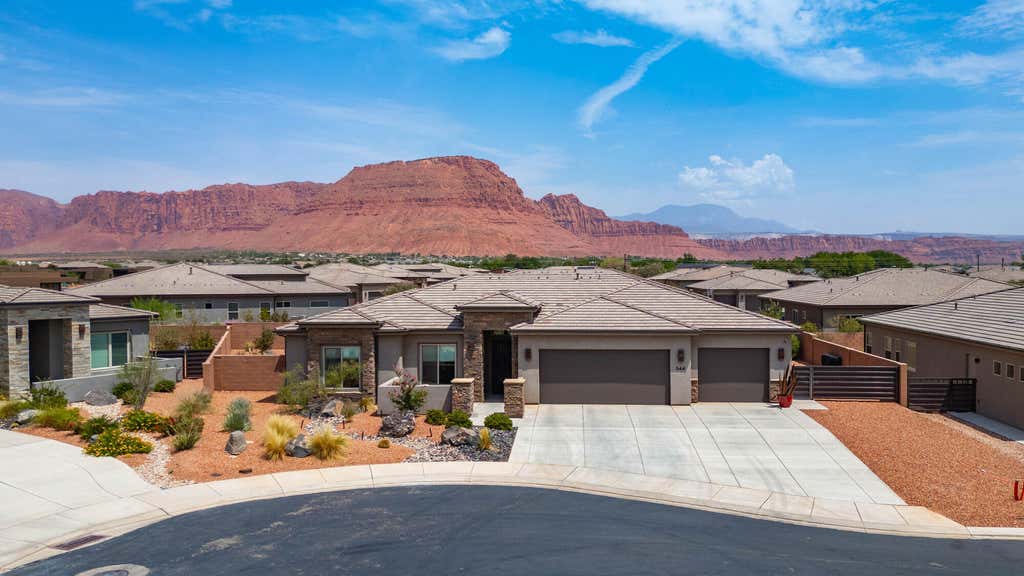 Photo of 544 W Fitness Way, Ivins, UT 84738 (MLS # 26-275197)