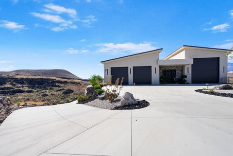 Tiny photo for 599 W 170 S, La Verkin, UT 84745 (MLS # 26-276984)