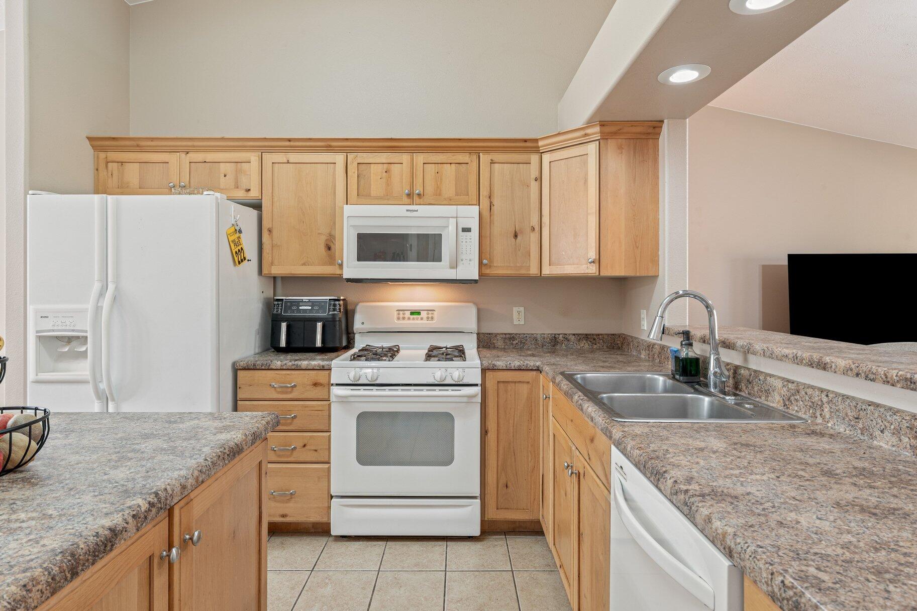 DESERT SANDS AT PAINTED DESERT - Residential