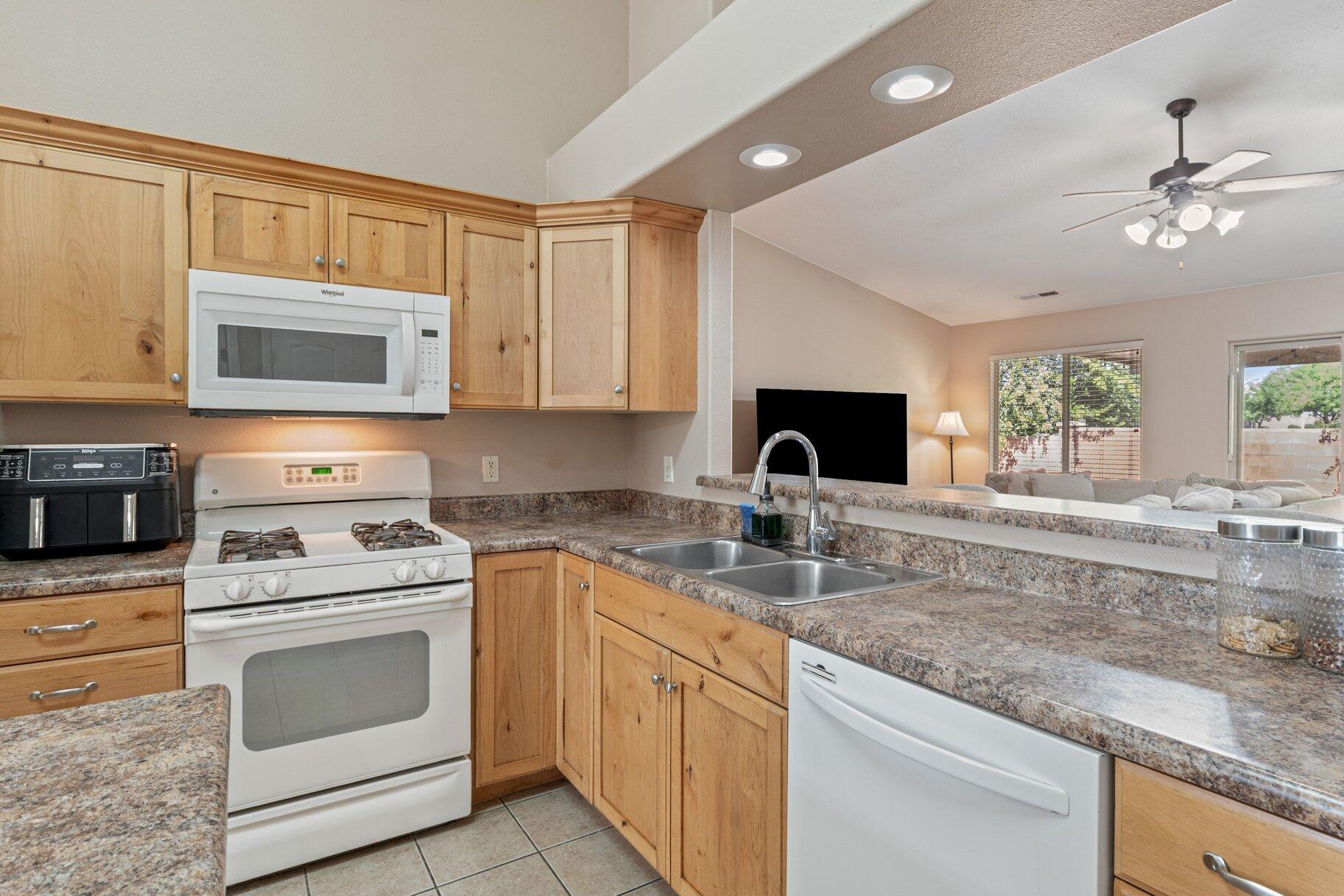 DESERT SANDS AT PAINTED DESERT - Residential