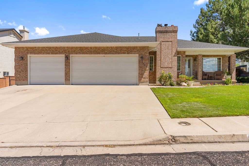 Photo of 253 S Sunset Pointe DR, Cedar City, UT 84720 (MLS # 26-275293)