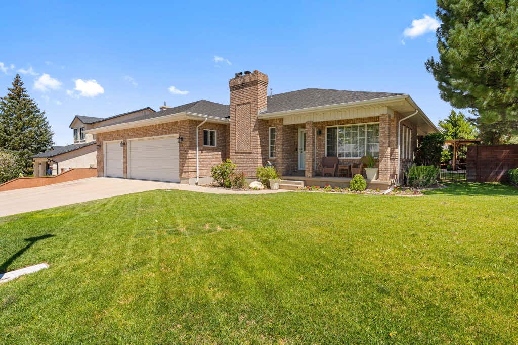 Photo of 253 S Sunset Pointe DR, Cedar City, UT 84720 (MLS # 26-275293)