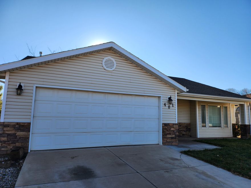 One level no stairs. 3 bedrooms, 2-car garage in cul-de-sac.  Large fenced yard. Extra parking.