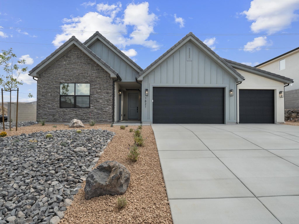 Photo of 1886 W 400 N 130 #130, Hurricane, UT 84737 (MLS # 26-276693)