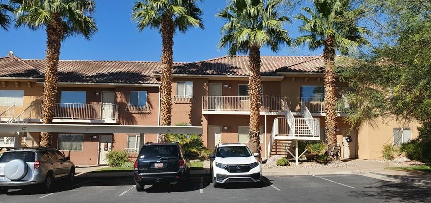 Conveniently located accessible condo directly off of I15 in Washington Utah. Includes a brand new $20,000 kitchen with new stainless steel appliances and granite countertops, 2 bedrooms, 2 bathrooms, and in suit laundry hookups. This condo would make for the perfect retirement home, vacation home, or rental property! No steps and 36 inch doorways, with a relaxing pool, hot tub, and clubhouse all connected by accessible sidewalks directly to your front door. The area includes state and national parks while being centrally located to shopping, restaurants, playgrounds, schools, and entertainment.
