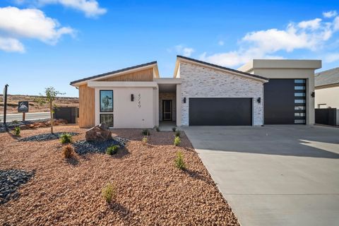 Photo of 4749 W 1930 S, Hurricane, UT 84737 (MLS # 26-271696)