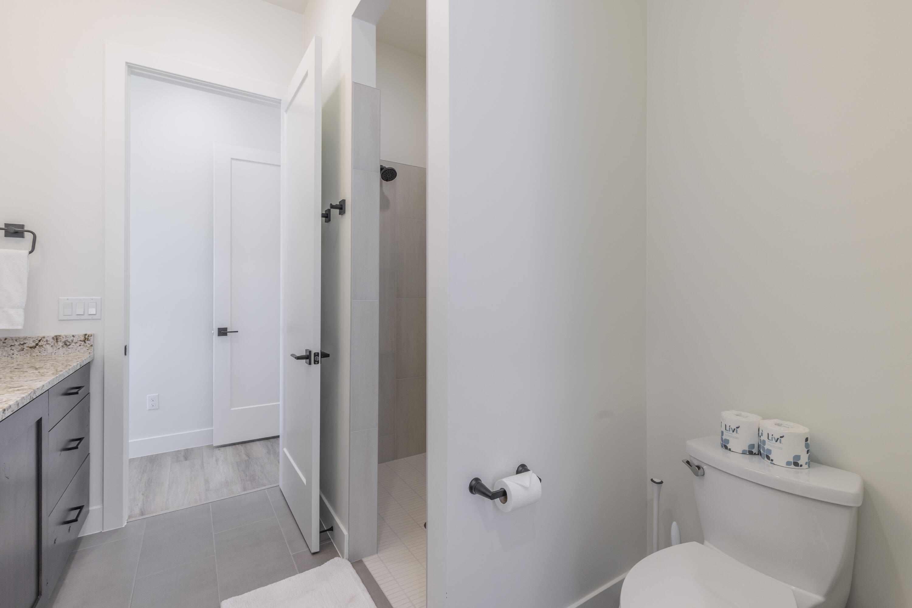 LEDGES OF SG THE FAIRWAYS EAST - Residential