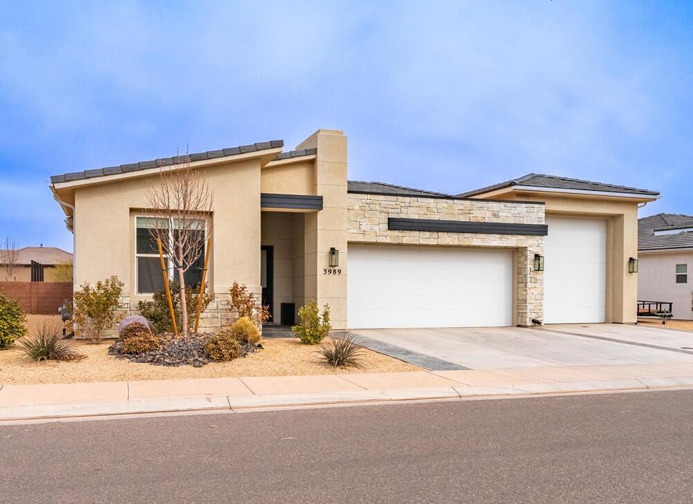 DESERT CLIFFS - Residential