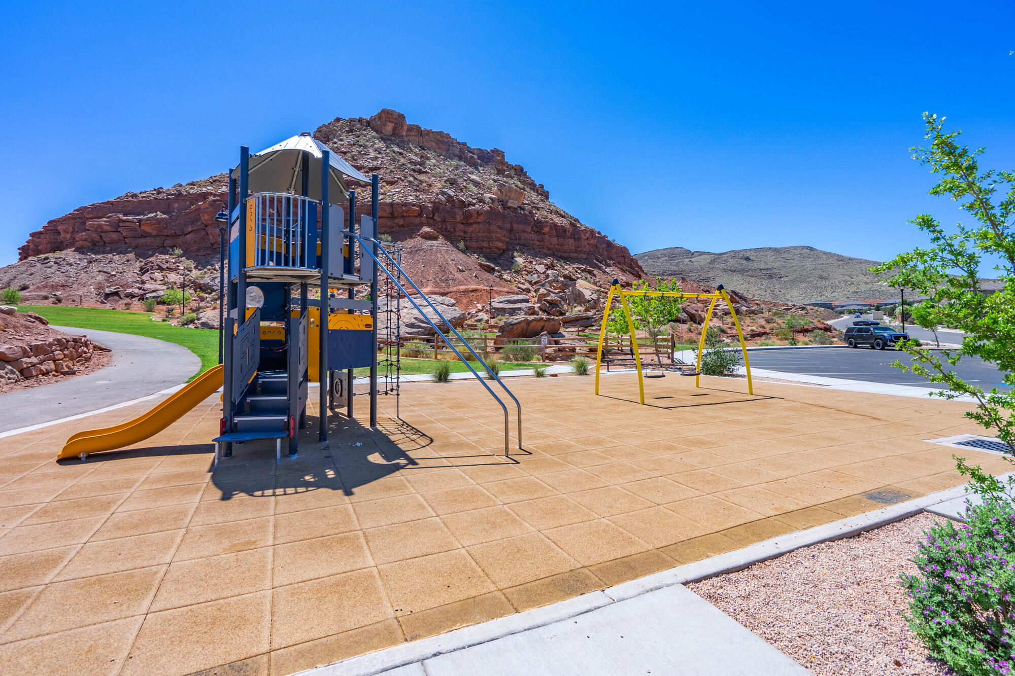 DESERT CLIFFS - Residential