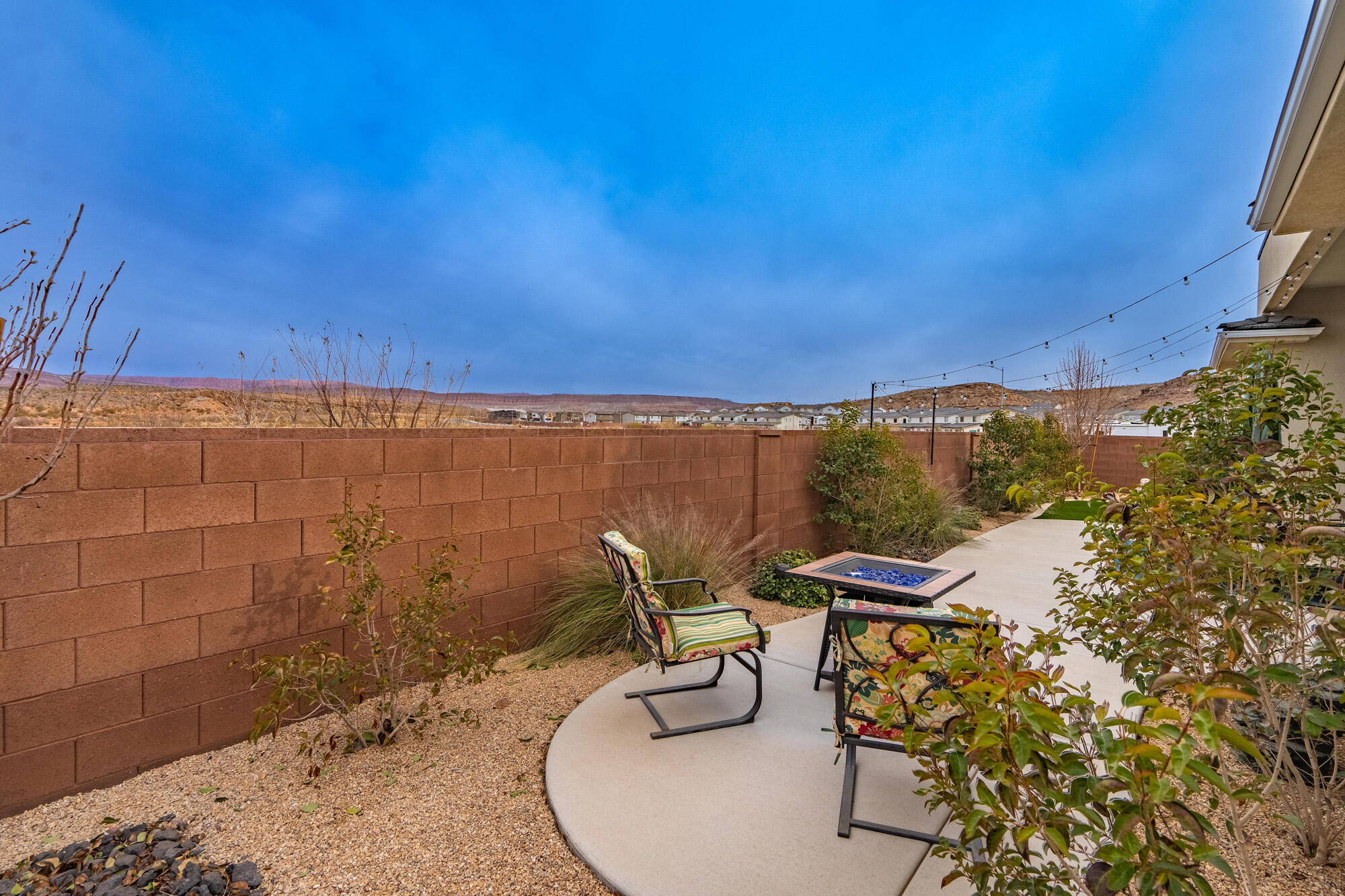 DESERT CLIFFS - Residential