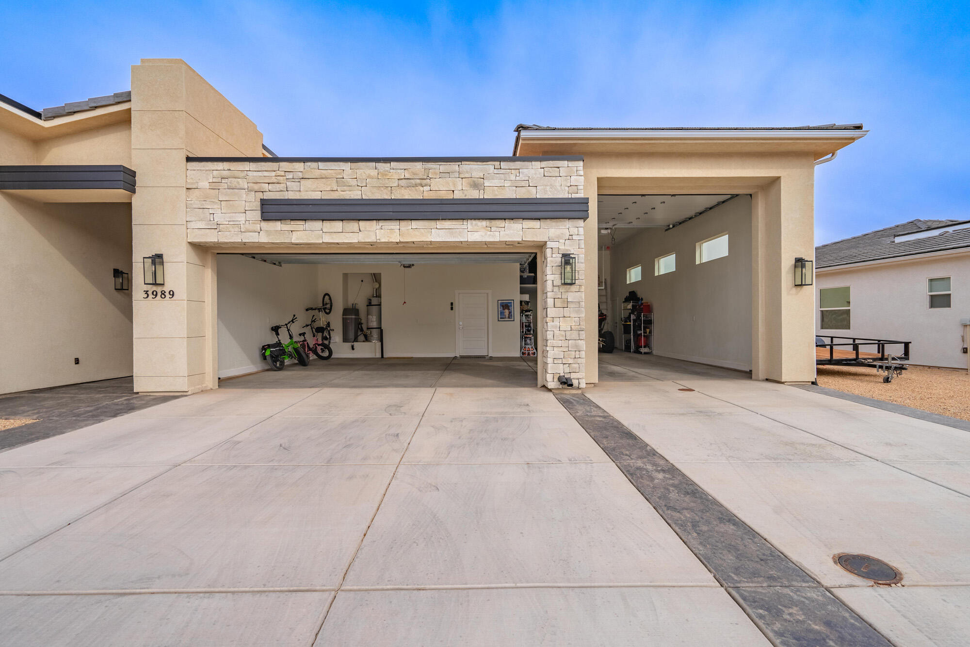 DESERT CLIFFS - Residential