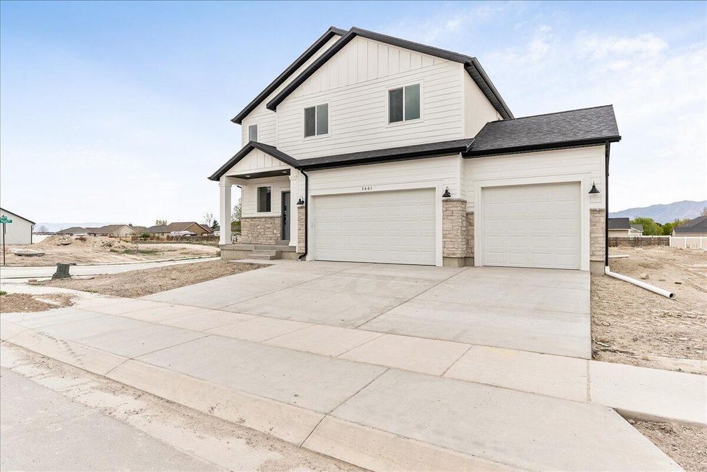 Photo of 3661 N Columbine Way #382, Eagle Mountain, UT 84005 (MLS # 26-271289)