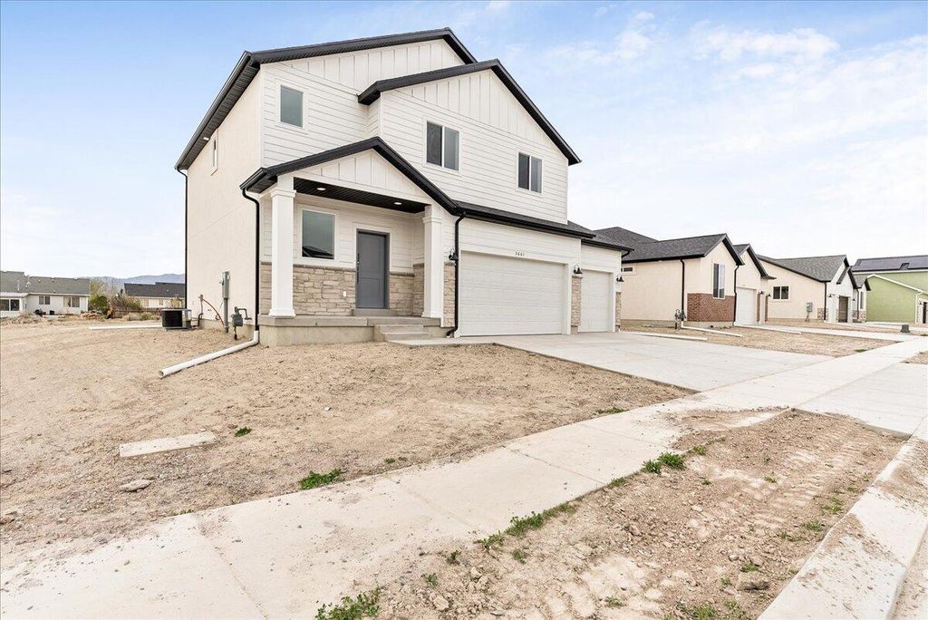 Photo of 3661 N Columbine Way #382, Eagle Mountain, UT 84005 (MLS # 26-271289)