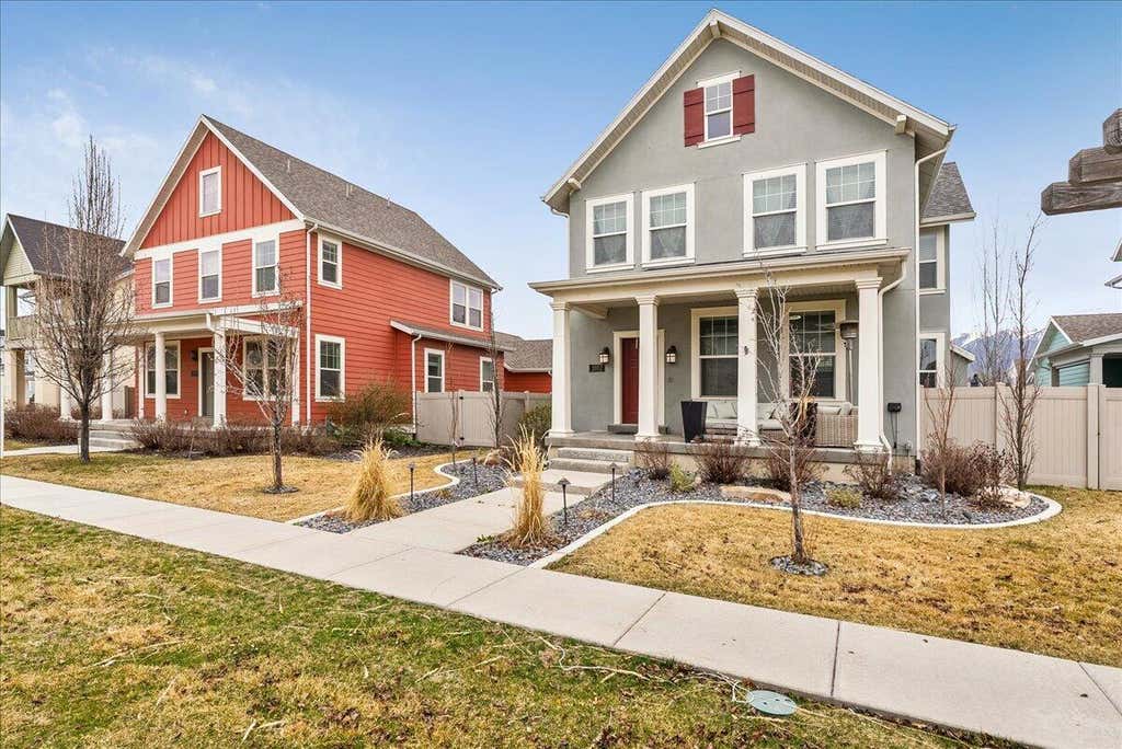 Photo of 2052 W Phillips ST, Kaysville, UT 84037 (MLS # 26-275215)