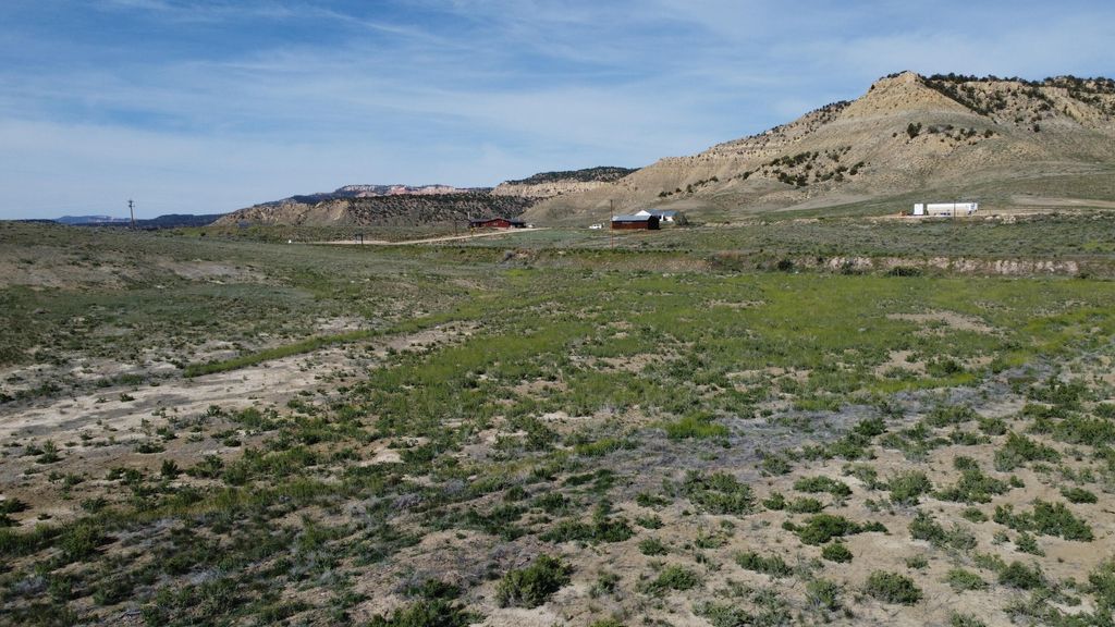 Photo of 1250 N 100 E, Tropic, UT 84776 (MLS # 26-272476)