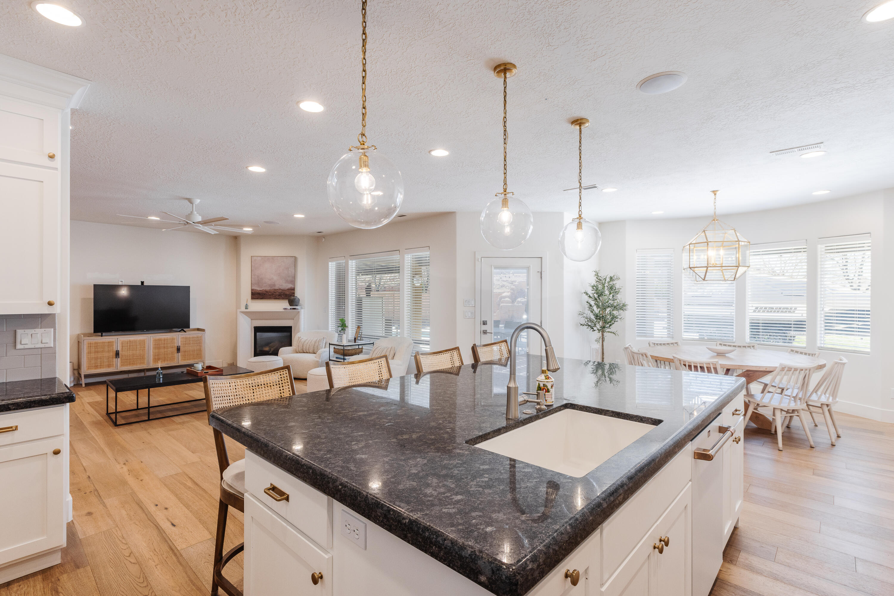 DESERT FIELDS - Residential