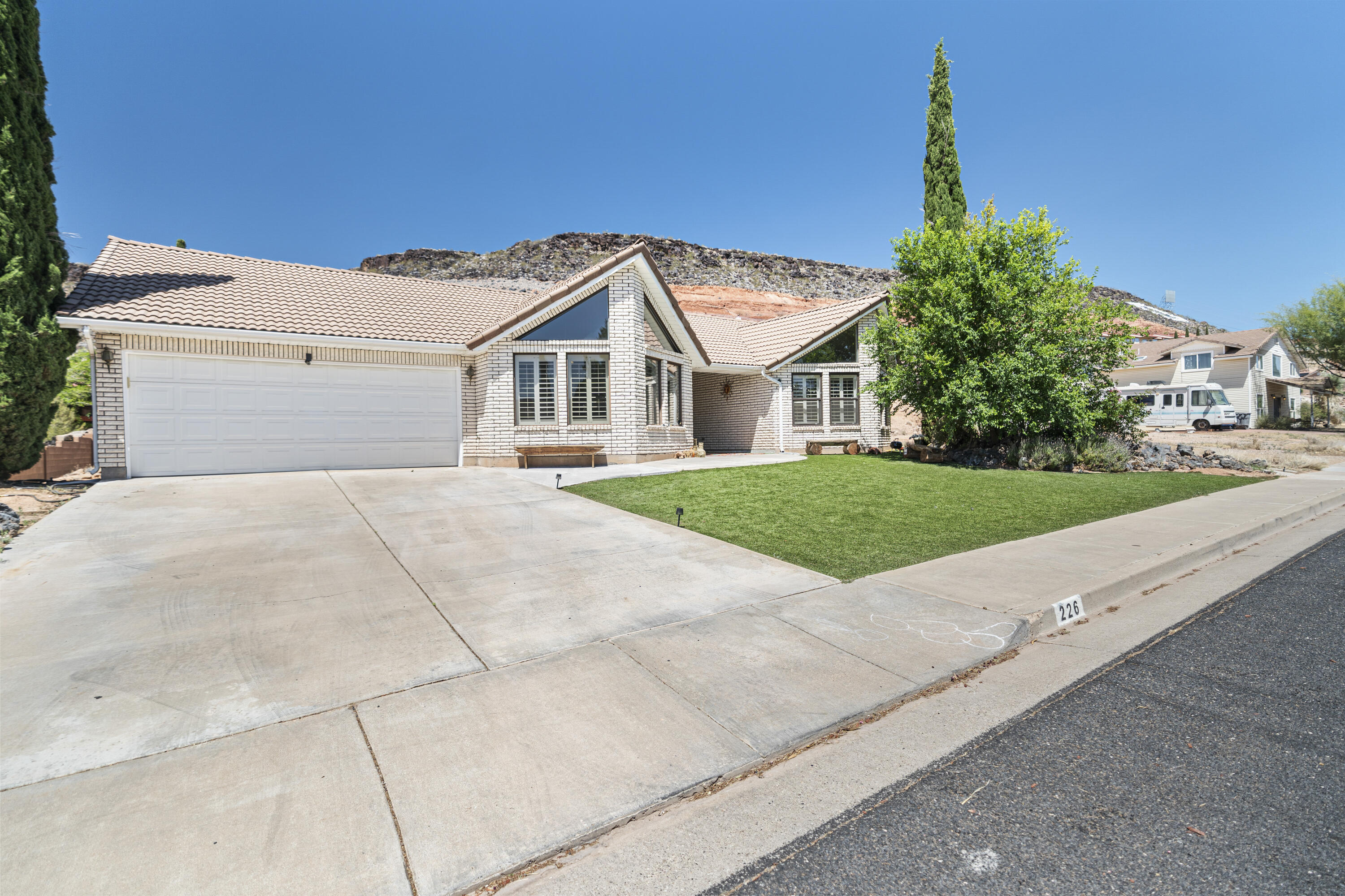 SHADOW HILLS - Residential