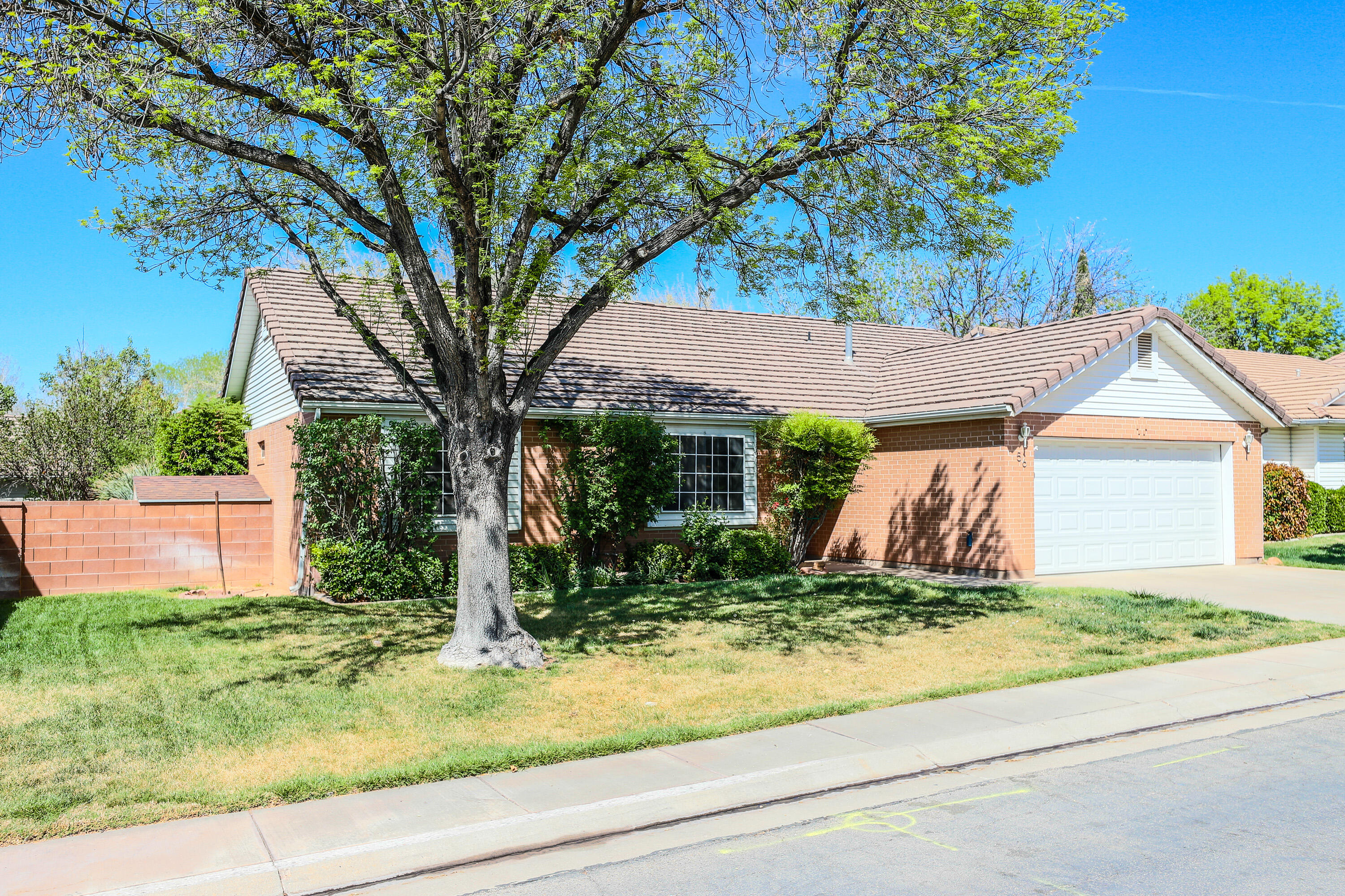 CREEKSIDE HOMES - Residential