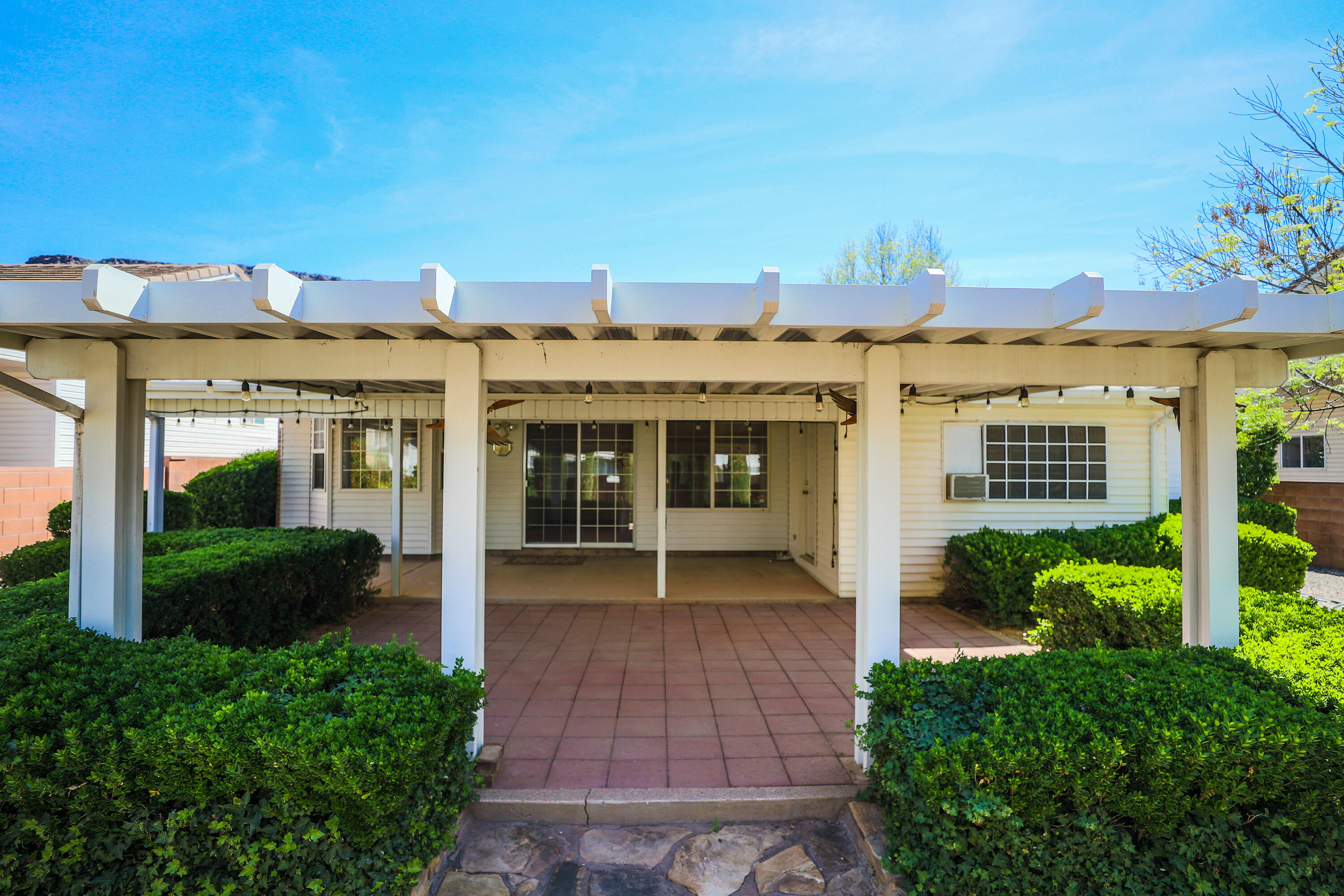 CREEKSIDE HOMES - Residential